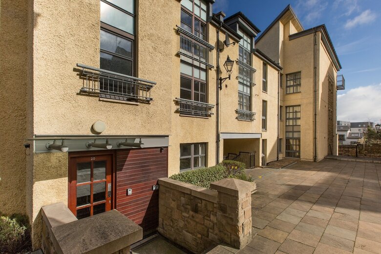 393 Old Tolbooth Wynd Apartment 3