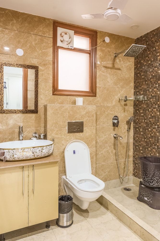 Bed & Breakfast Under My Roof Luxury Apartment