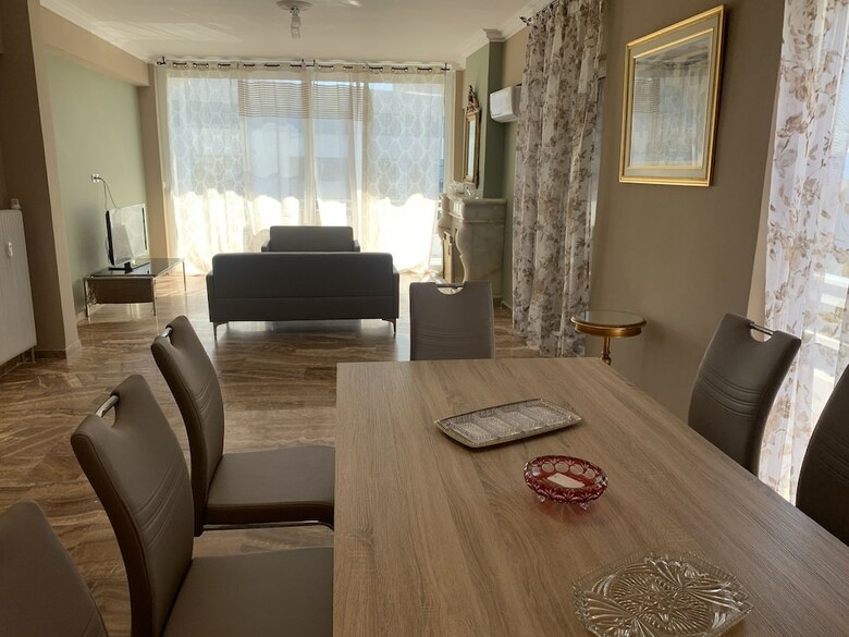 Spacious Renovated Apartment Marousi Kat