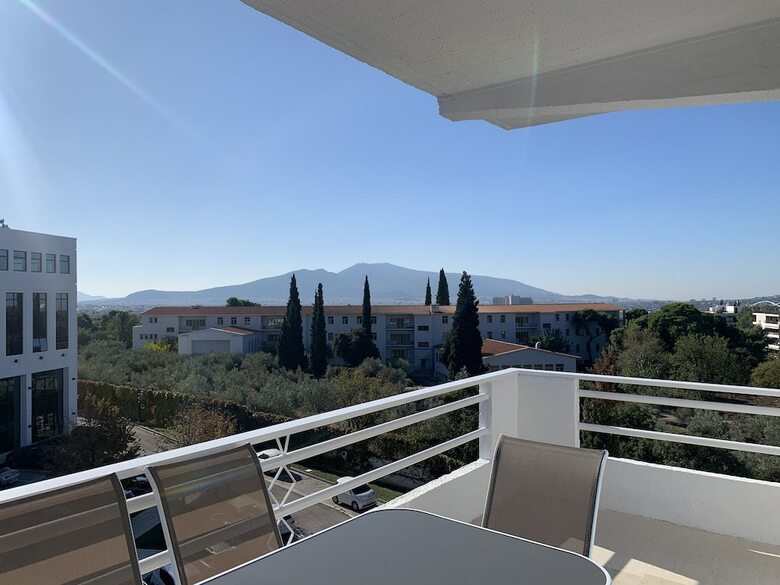 Spacious Renovated Apartment Marousi Kat