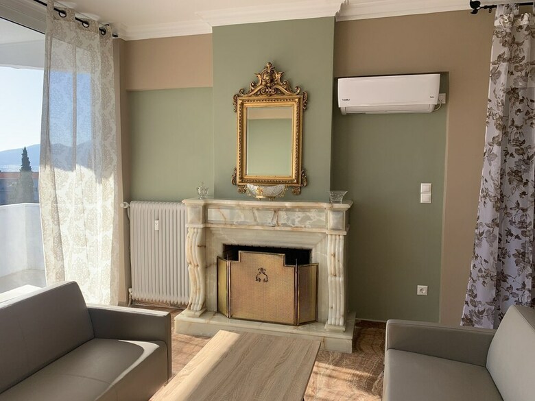 Spacious Renovated Apartment Marousi Kat