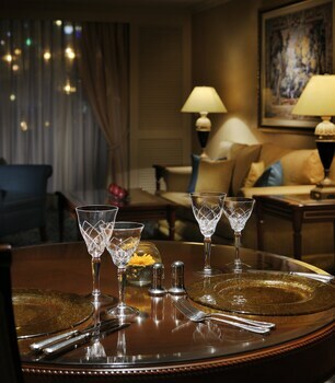 Cairo Marriott Hotel & Omar Khayyam Casino