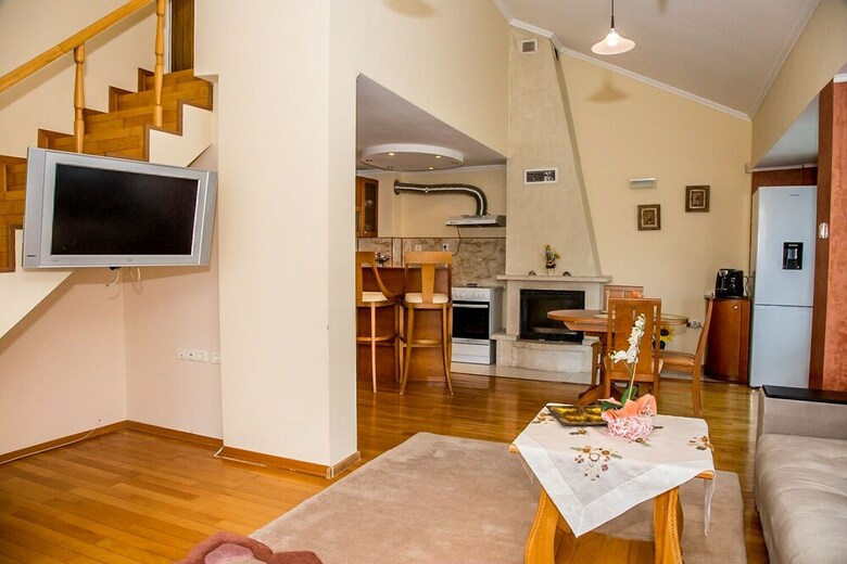 Apartamentos Fm Luxury 1-bdr Maisonette With Terrace
