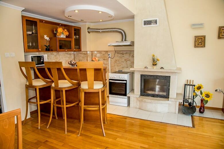 Apartamentos Fm Luxury 1-bdr Maisonette With Terrace