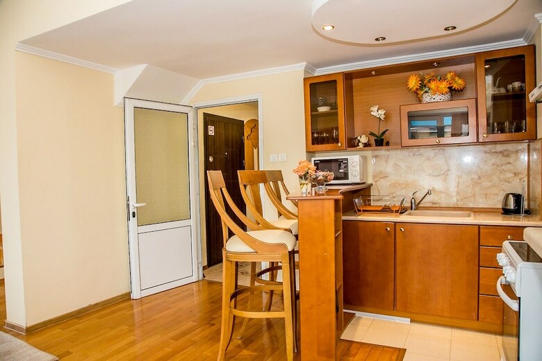 Apartamentos Fm Luxury 1-bdr Maisonette With Terrace