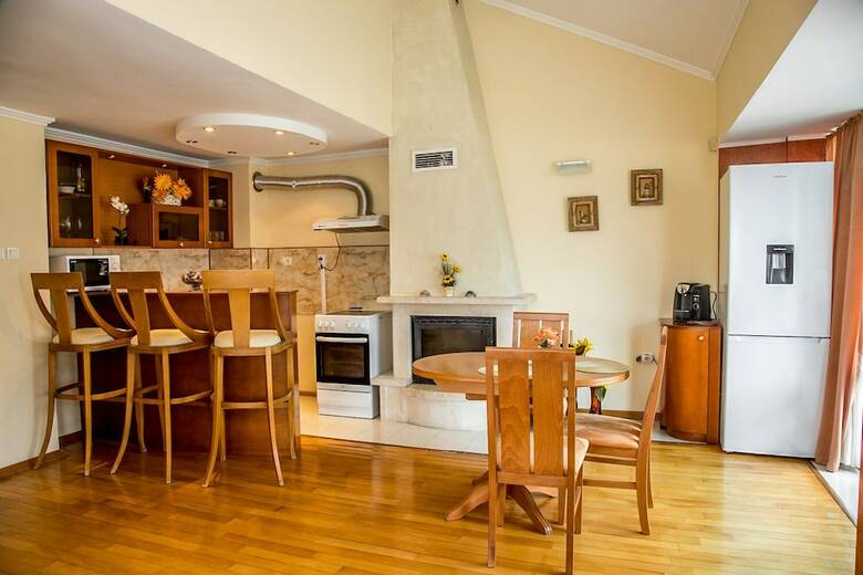 Apartamentos Fm Luxury 1-bdr Maisonette With Terrace