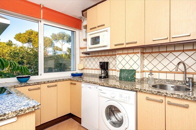 Lovely Apartment With View And Pool Ref 127