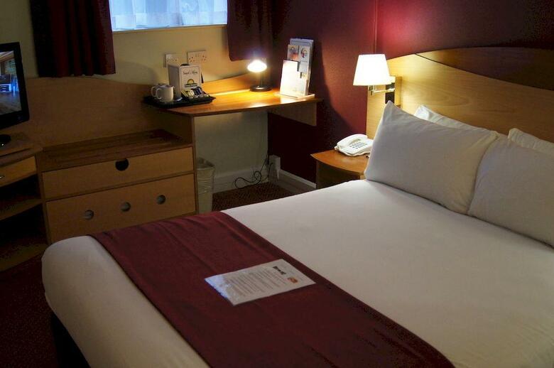 Waterloo Hub Hotel & Suites