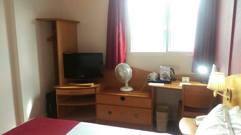 Waterloo Hub Hotel & Suites