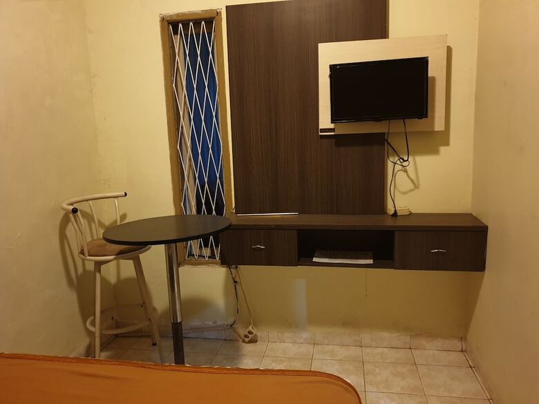 Hostal Oyo 2375 Faris Homestay