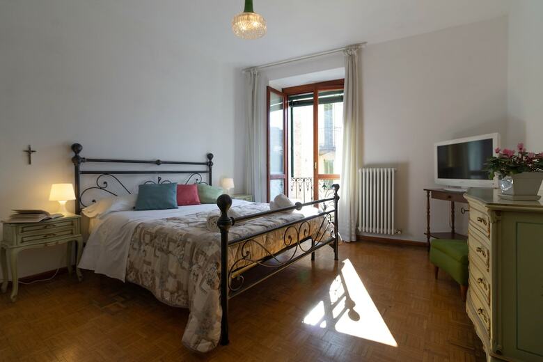 Mamma Ciccia Holiday Home - Lake Front Apartment