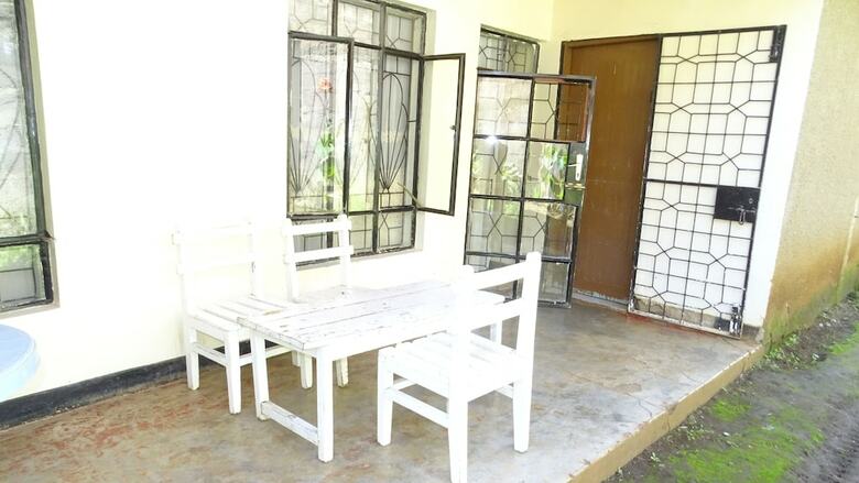 Bed & Breakfast Fahari Africa