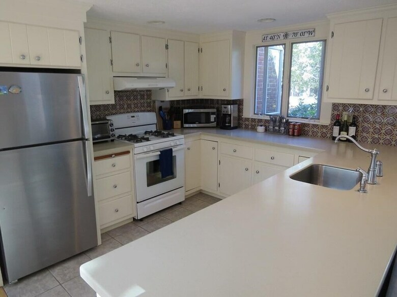 46 Fairview Drive South - Three Bedroom House