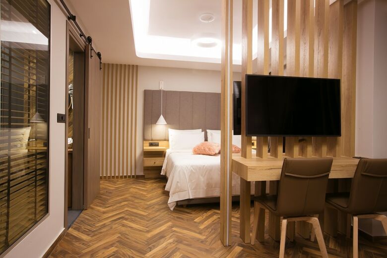 Adryades Luxury Apartments
