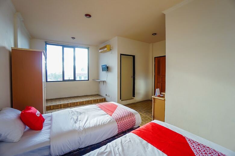 Oyo 2217 Galaxy Hotel