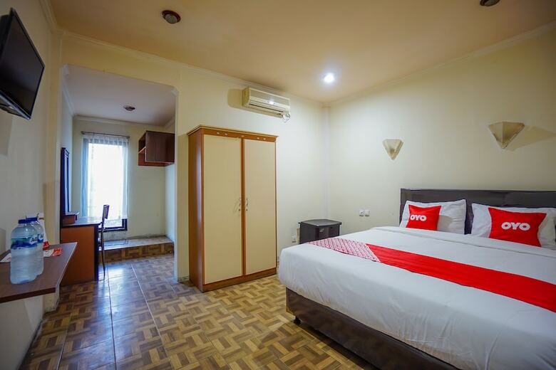 Oyo 2217 Galaxy Hotel