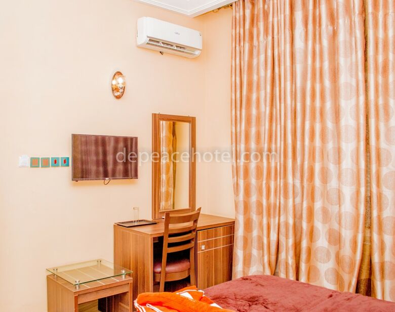 Peace Hotel And Suites