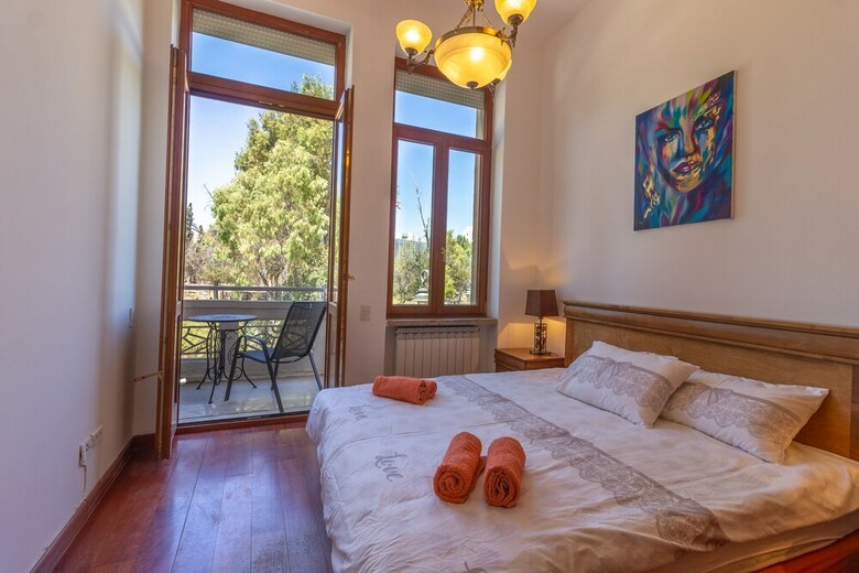 Art Apartment In Mamila