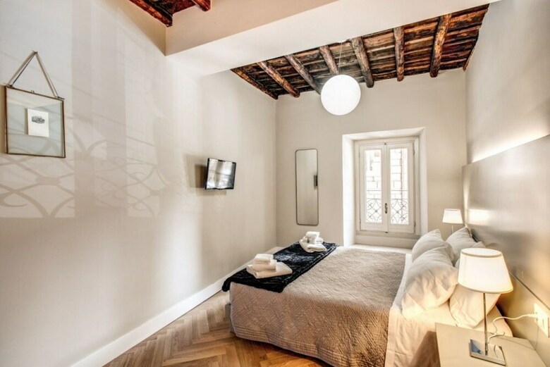 Trevi Fountain Superior 3 Bdr Apartment