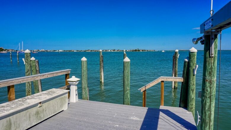 Treasure Island Intercoastal Boat Dock Pool 7989 By Techtravel