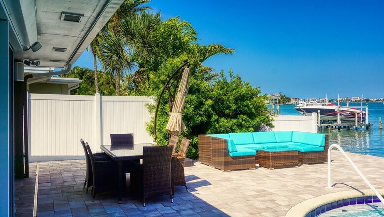 Treasure Island Intercoastal Boat Dock Pool 7989 By Techtravel
