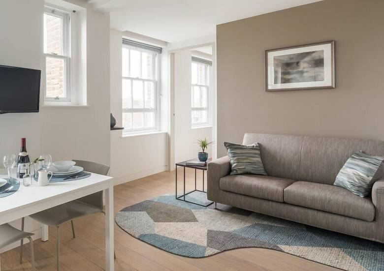 Mirabilis Apartments - Wells Court