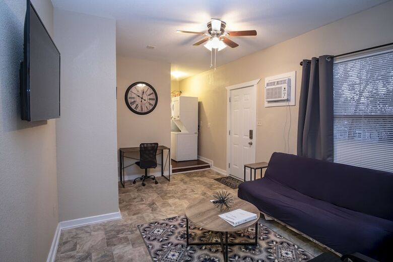 Apartamento Cozy Downtown Guest House 2br/1ba Sleeps 8