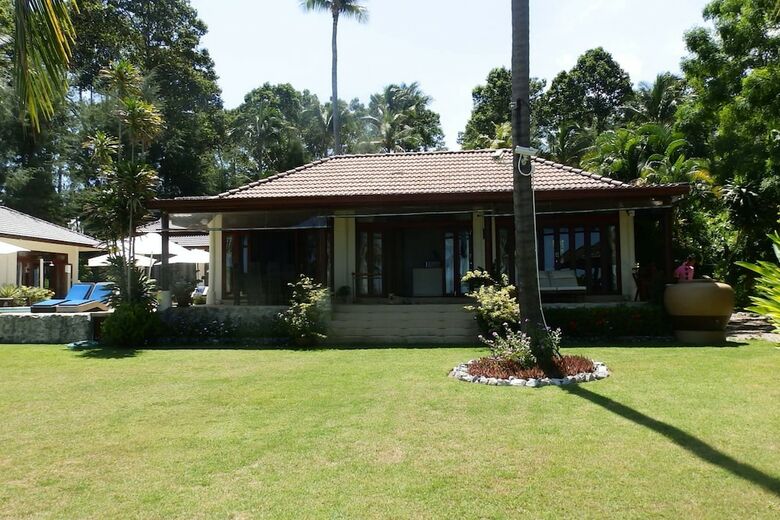 5 Bedroom Sea Breeze Villa