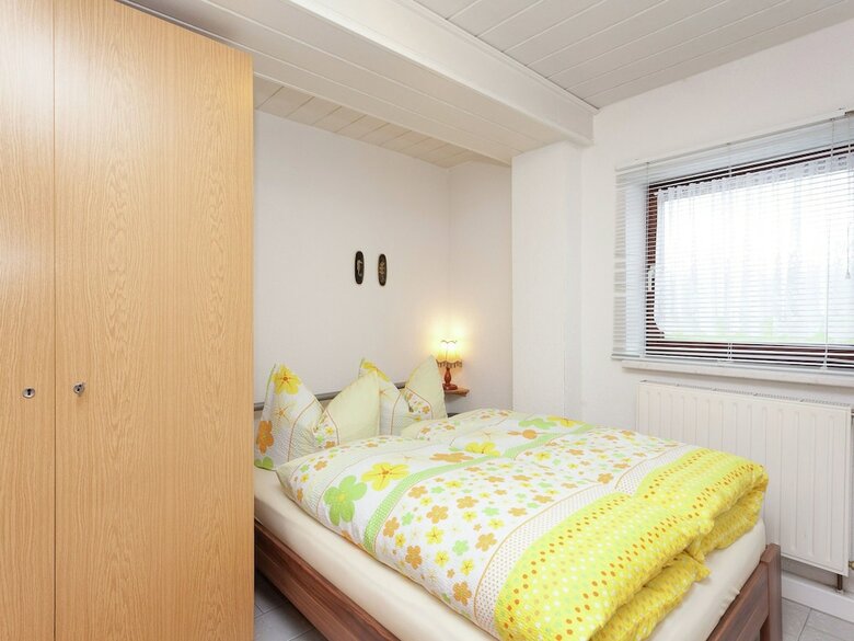 Gorgeous Holiday Home In Altenfeld Thuringia With Parking