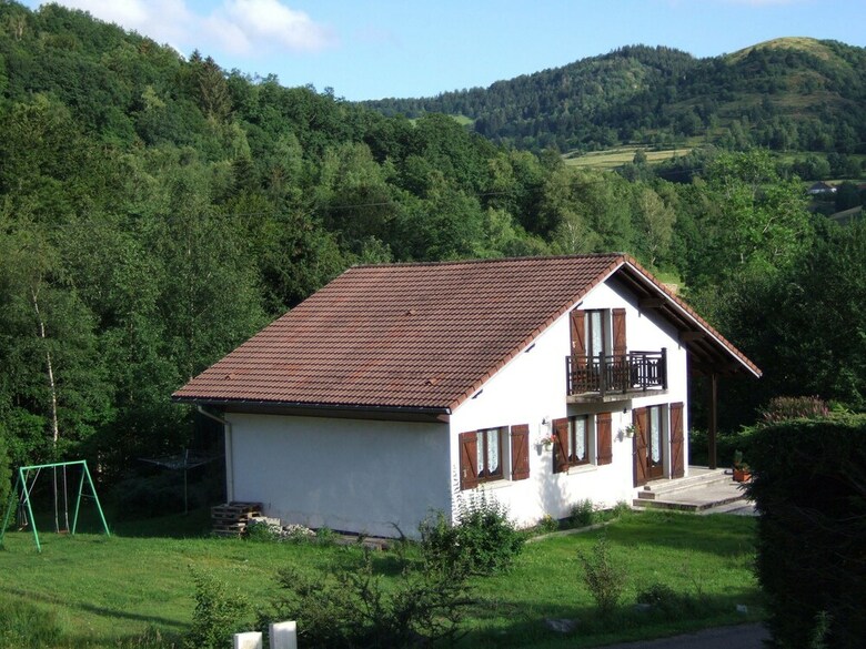 Villa Beautiful Chalet In Le M�nil With Private Garden