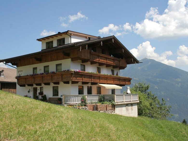 Lovely Apartment With Terrace In F�genberg
