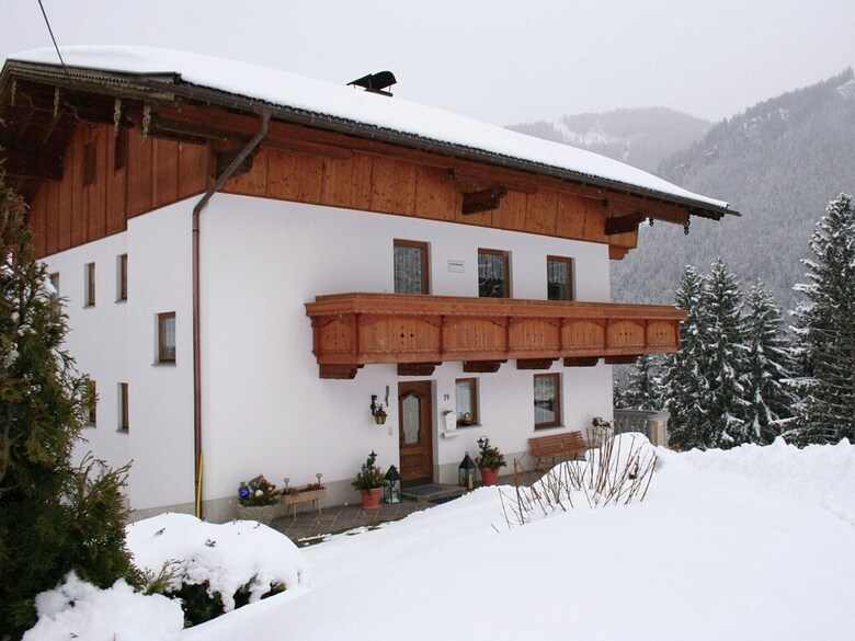 Lovely Apartment With Terrace In F�genberg