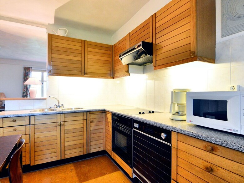 Detached Group House, Quietly Located With Garden And Separate Entrances