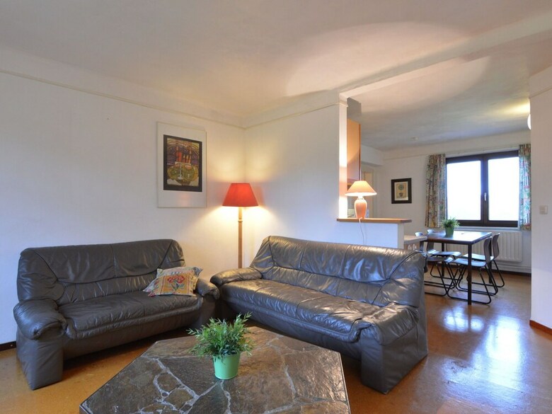 Detached Group House, Quietly Located With Garden And Separate Entrances