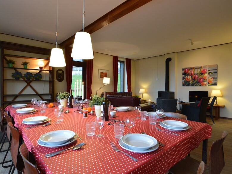 Detached Group House, Quietly Located With Garden And Separate Entrances