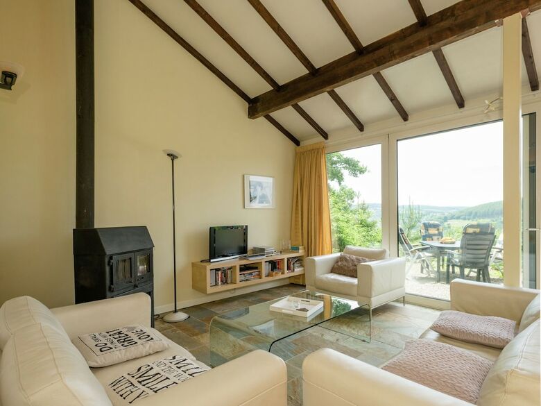 Great Spacious Holiday Home In A Tranquil Holiday Park