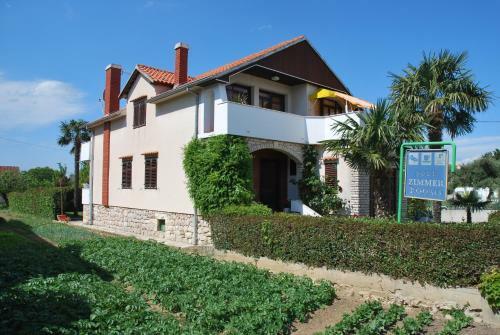 Hostal Guesthouse Ema