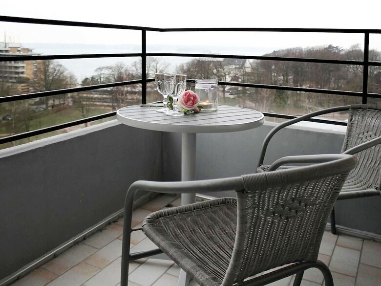 Modern Apartment In Gl�cksburg With Ocean View