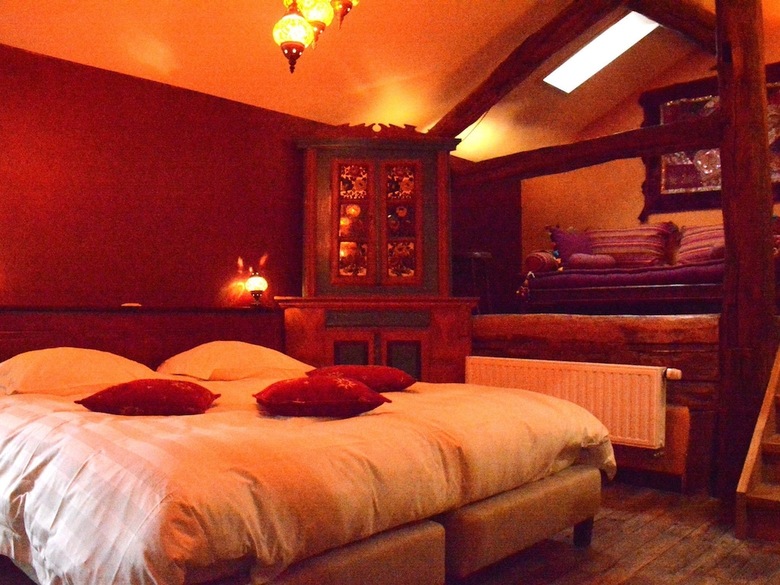 Cozy Holiday Home In Bi�vre With Jacuzzi
