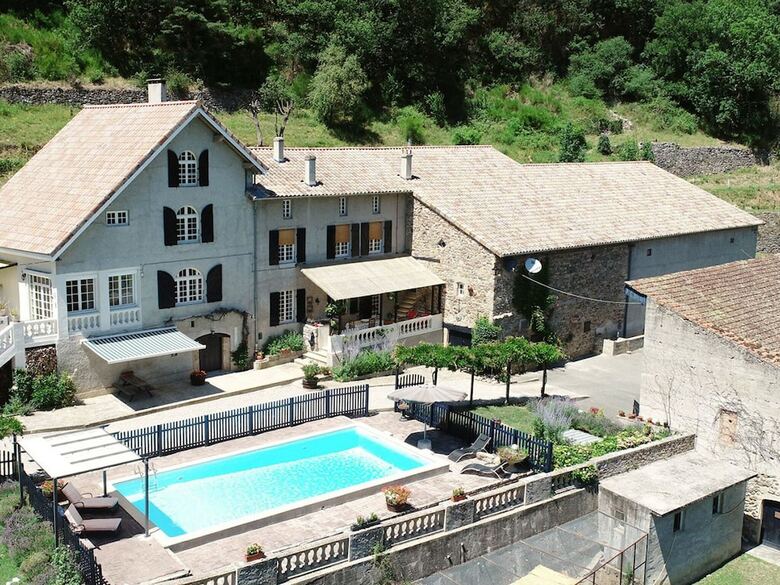 Charming Holiday Home In �tables With Swimming Pool