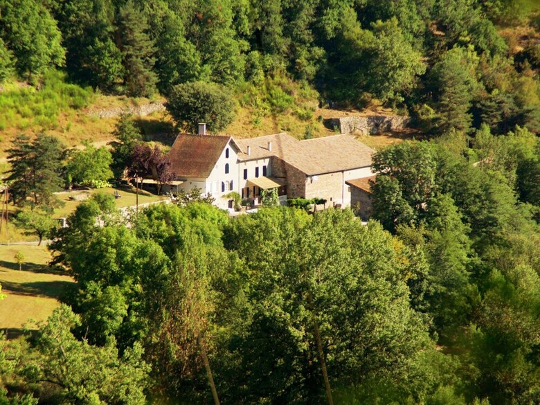 Charming Holiday Home In �tables With Swimming Pool