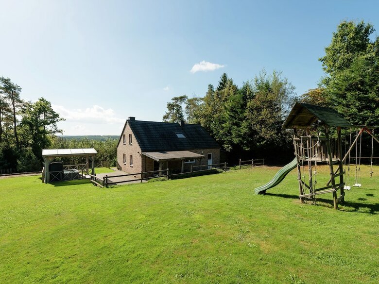 Villa With Jacuzzi And Sauna In A Very Quiet Spot
