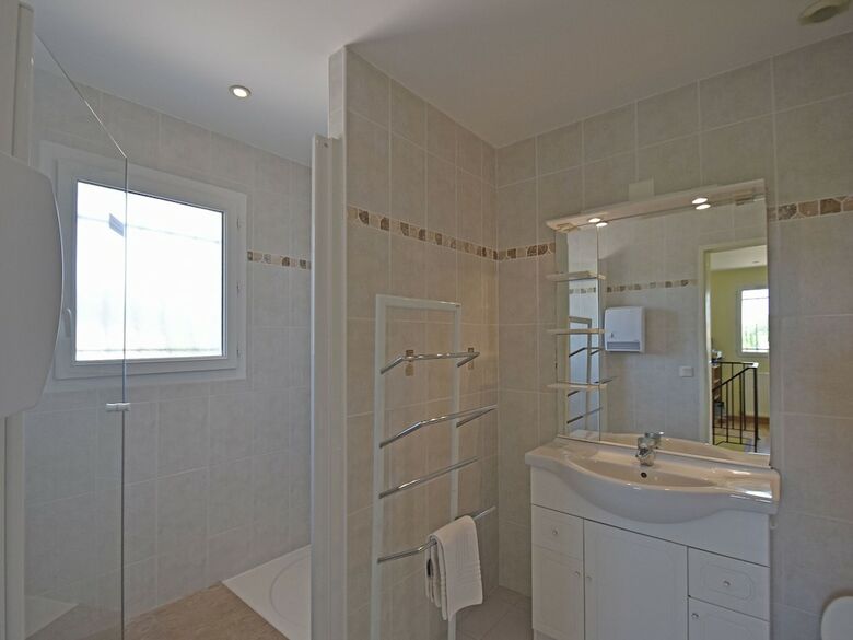 Spacious Villa Near Villemoustaussou With Pool