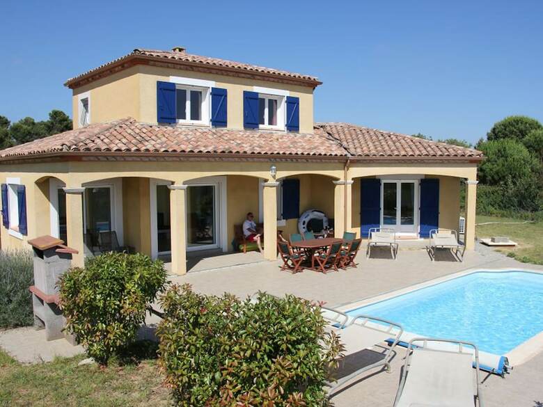 Spacious Villa Near Villemoustaussou With Pool