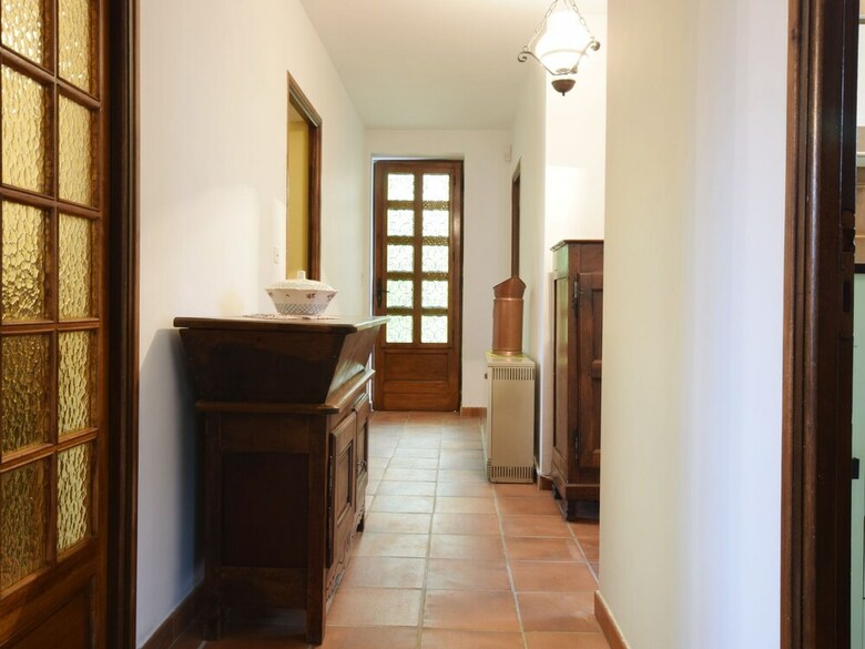 Cozy Holiday Home In Montclus With River Near