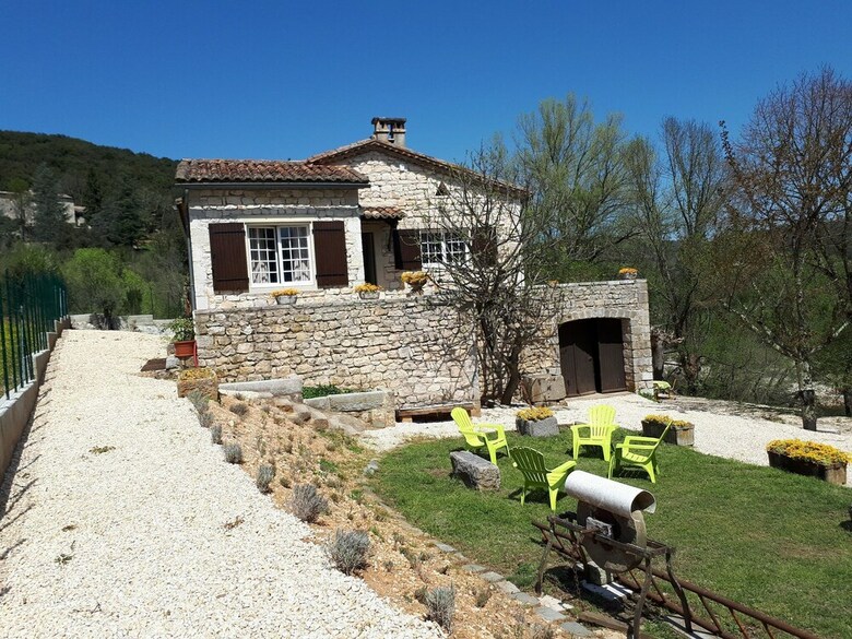 Cozy Holiday Home In Montclus With River Near