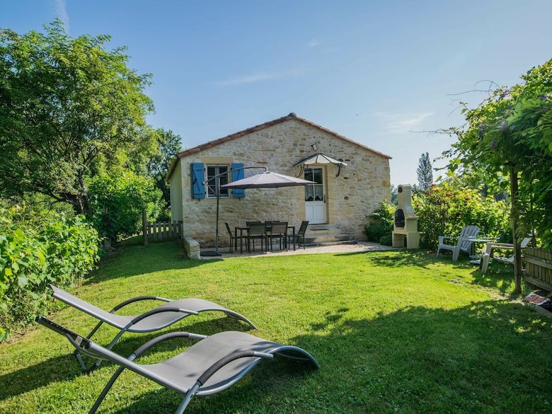 Peaceful Holiday Home Saint-martin-le-redon With Pool