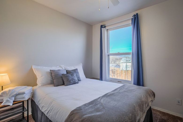 3br Mtn Viewsdowntownnext To Lake, Parks, More
