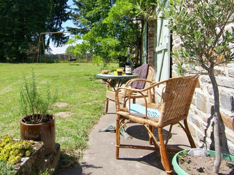 Charming Cottage In Ladignac-le-long With Garden