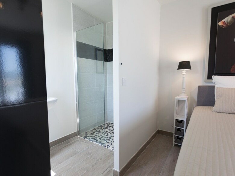 Luxury Villa In Aigne With Swimming Pool